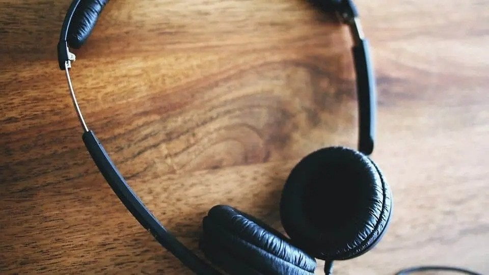 Side Effects Of Sleeping With Your Headphones On | Integraudio.com