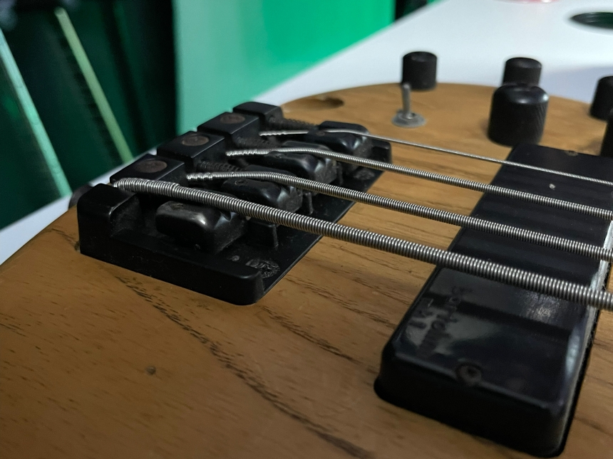 Here Is How To Get Rid Of Fret Buzz On Your Bass (Complete Guide) | integraudio.com
