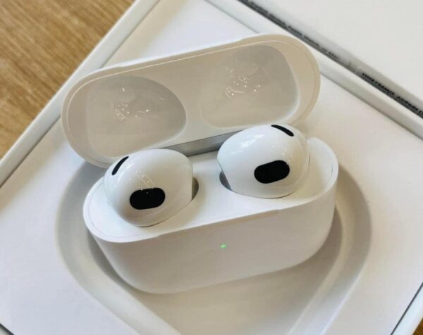 Why Does Airpods Case Makes Clicking Noise? | integraudio.com