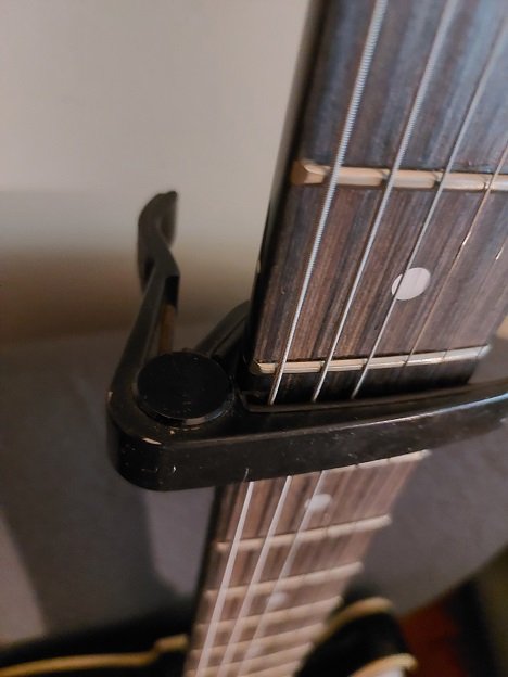 How Do I Stop My Capo From Buzzing? | integraudio.com
