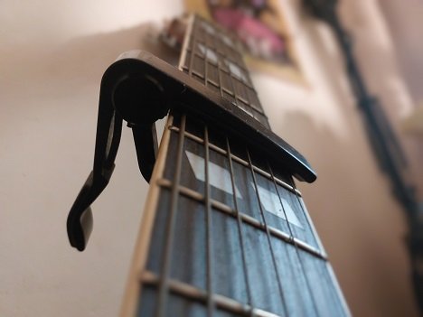 How Do I Stop My Capo From Buzzing? | integraudio.com